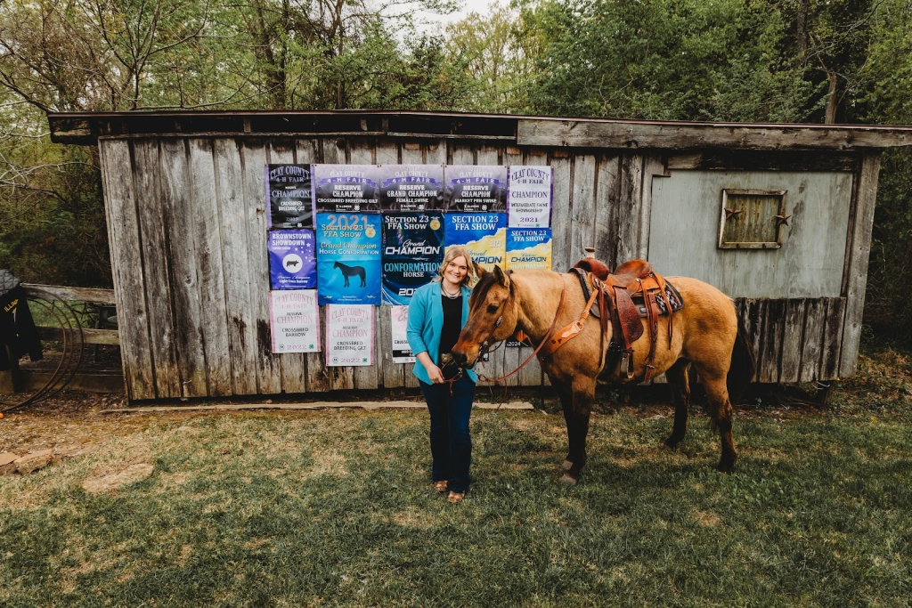 Sierra Payne taking pictures with her trail riding horse.