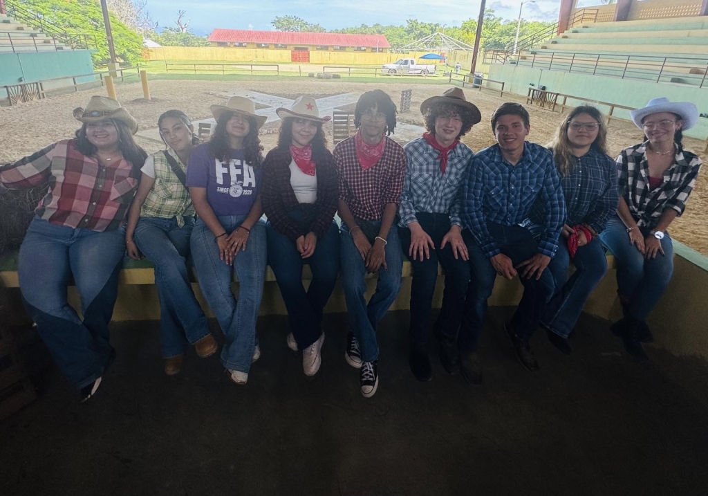 Puerto Rico members participate in the Rodéate FFA activity.