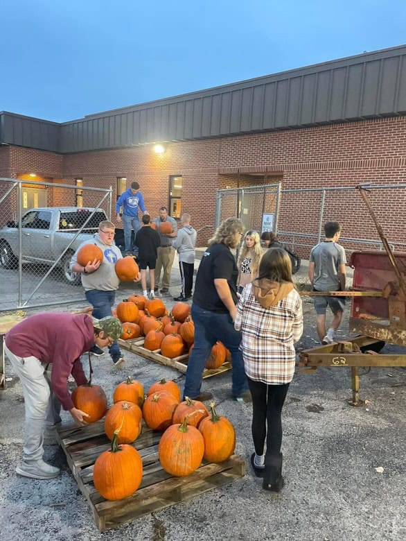 Pulaski County FFA getting the pumpkins.