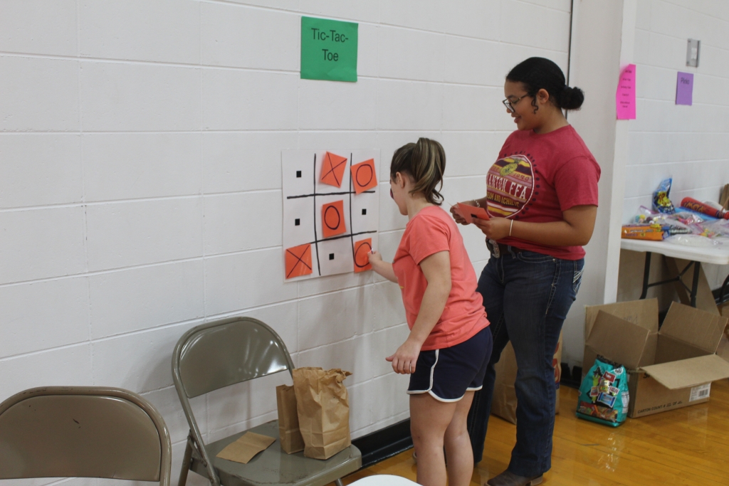 A Granton FFA member and carnival attendee play Tic-Tac-Toe at the benefit. 