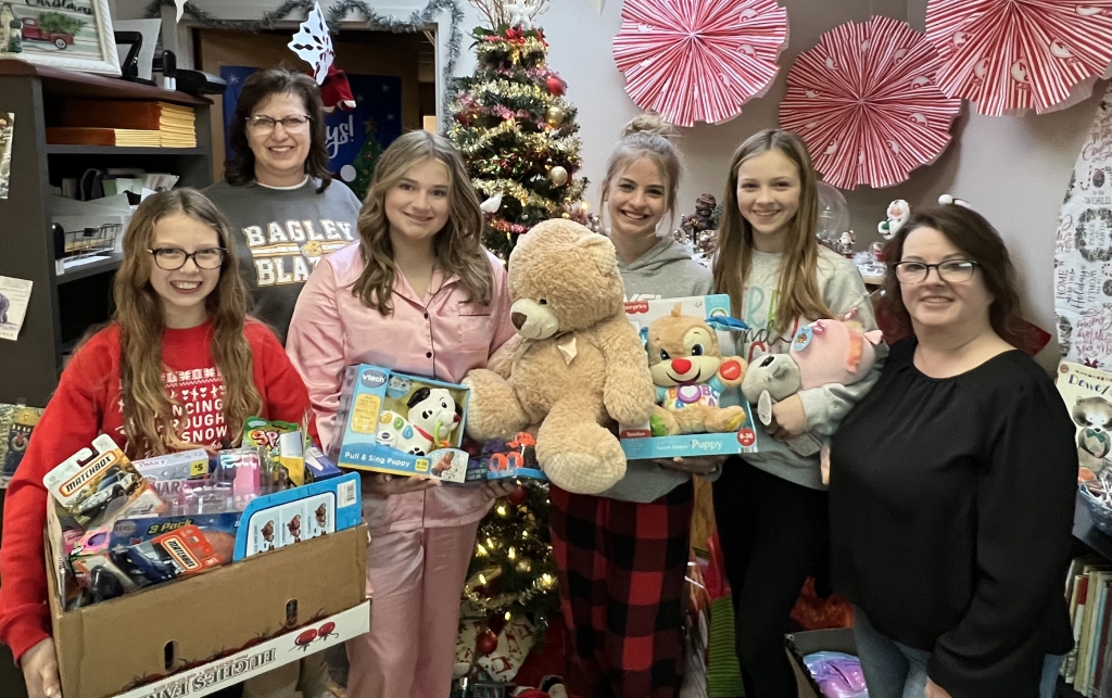 Bagley Middle FFA officers getting ready to deliver toys.