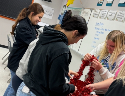 Fort Sumner FFA Spreads Holiday Joy