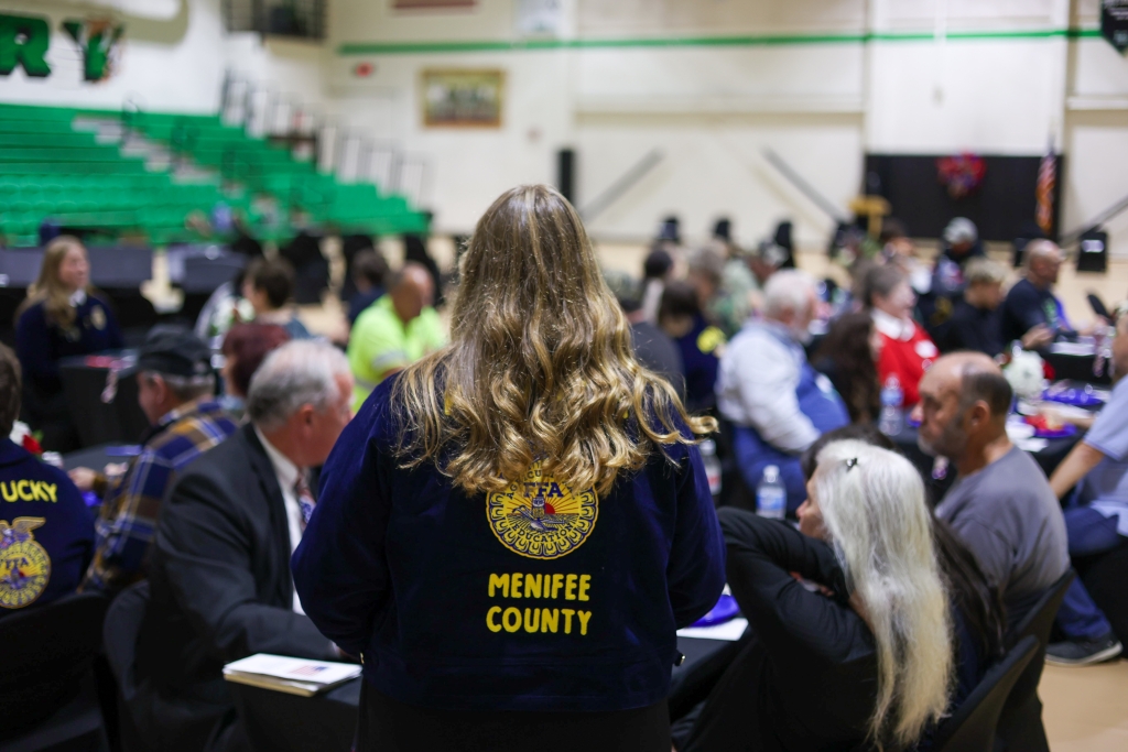 Menifee County FFA members talk with veterans as they enjoy a meal.