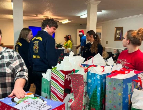 Triton FFA Chapter Spreads Holiday Cheer