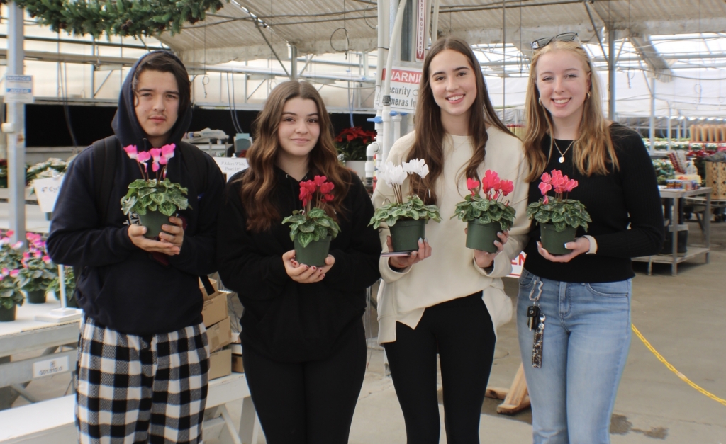 Tioga FFA members at Duarte Nursery.