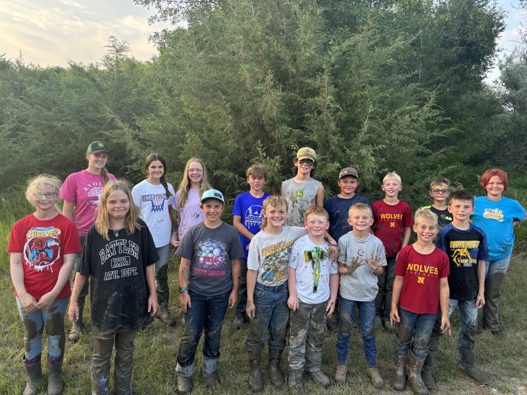 Pig Project participants gather after cleaning their pigs.