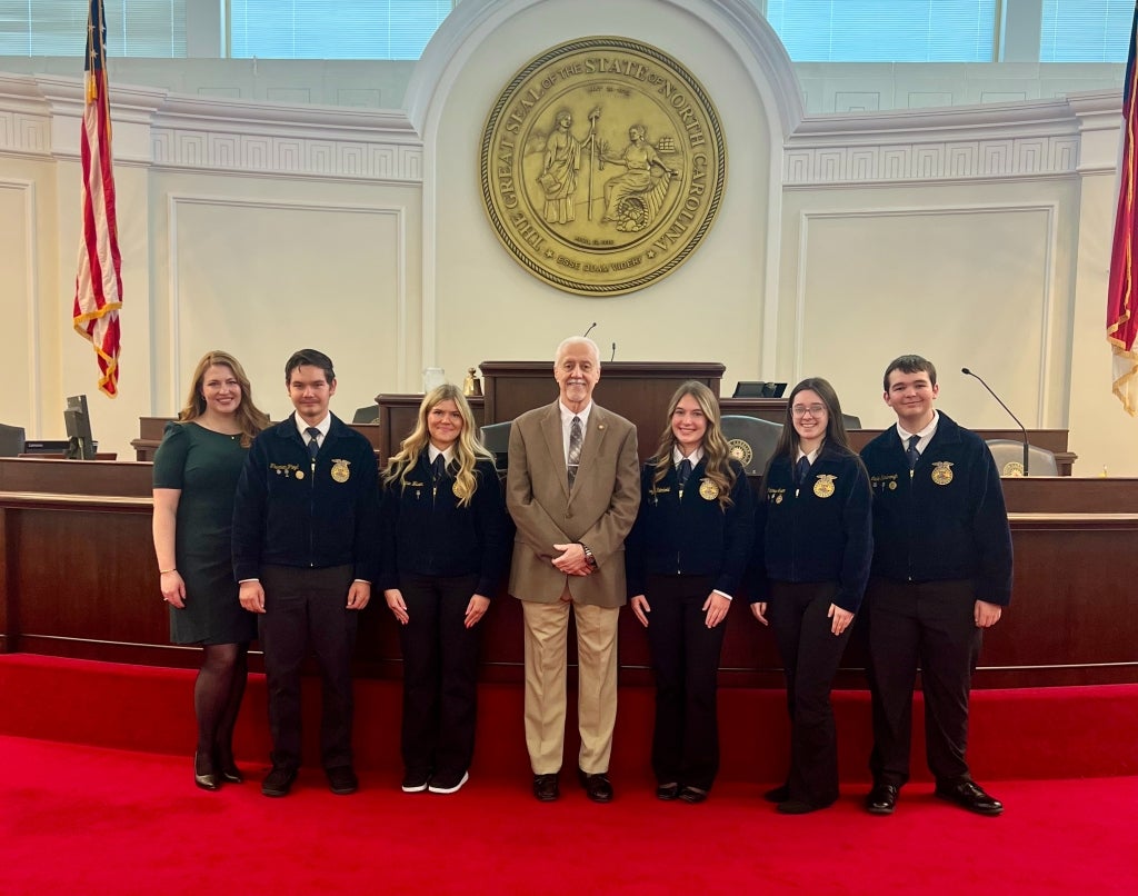 Madeline Wilhelm, Thurman Floyd, Virginia Walser, Senator Carl Ford, Reagan Helmbold, Melanie Greer and Caleb Kimbrough.