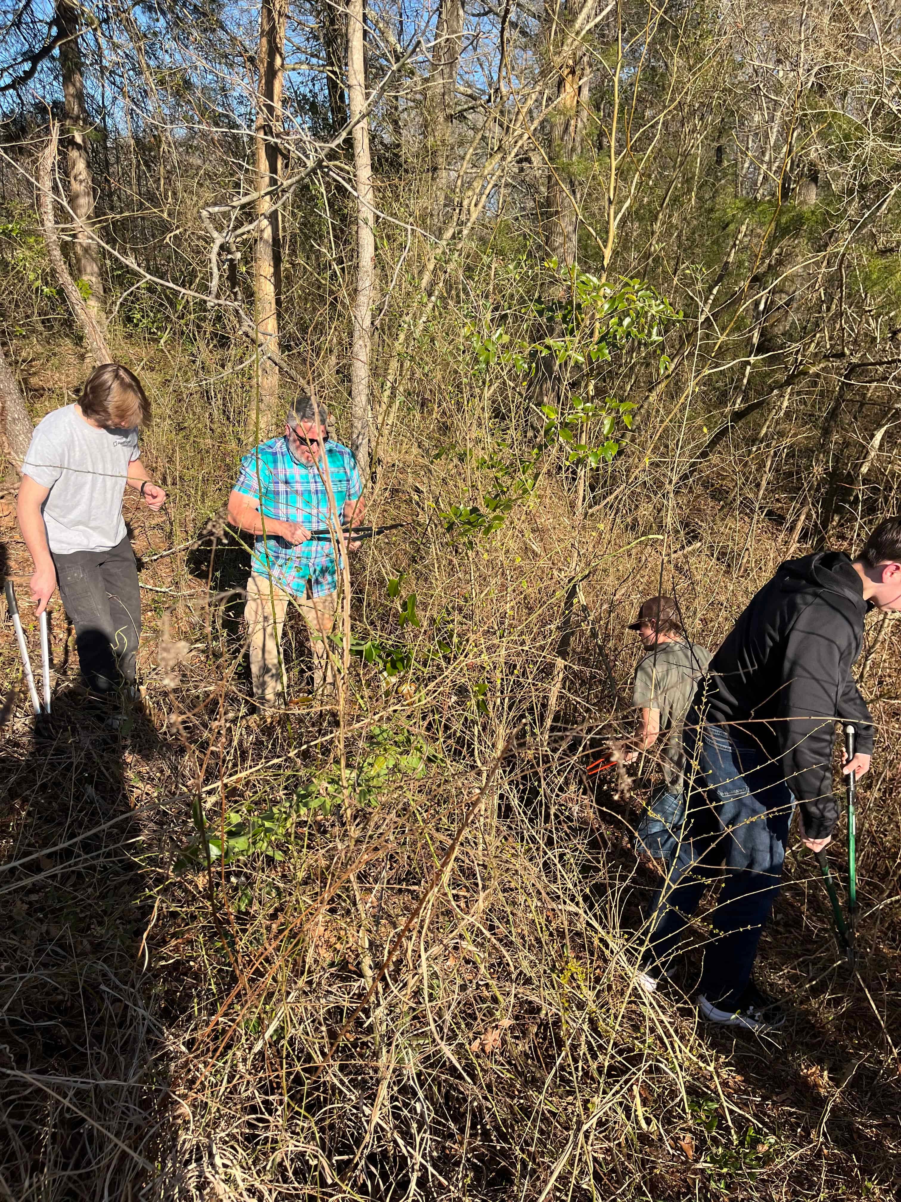 FFA members helping out at Hardigree Wildlife Sanctuary, a local nonprofit.