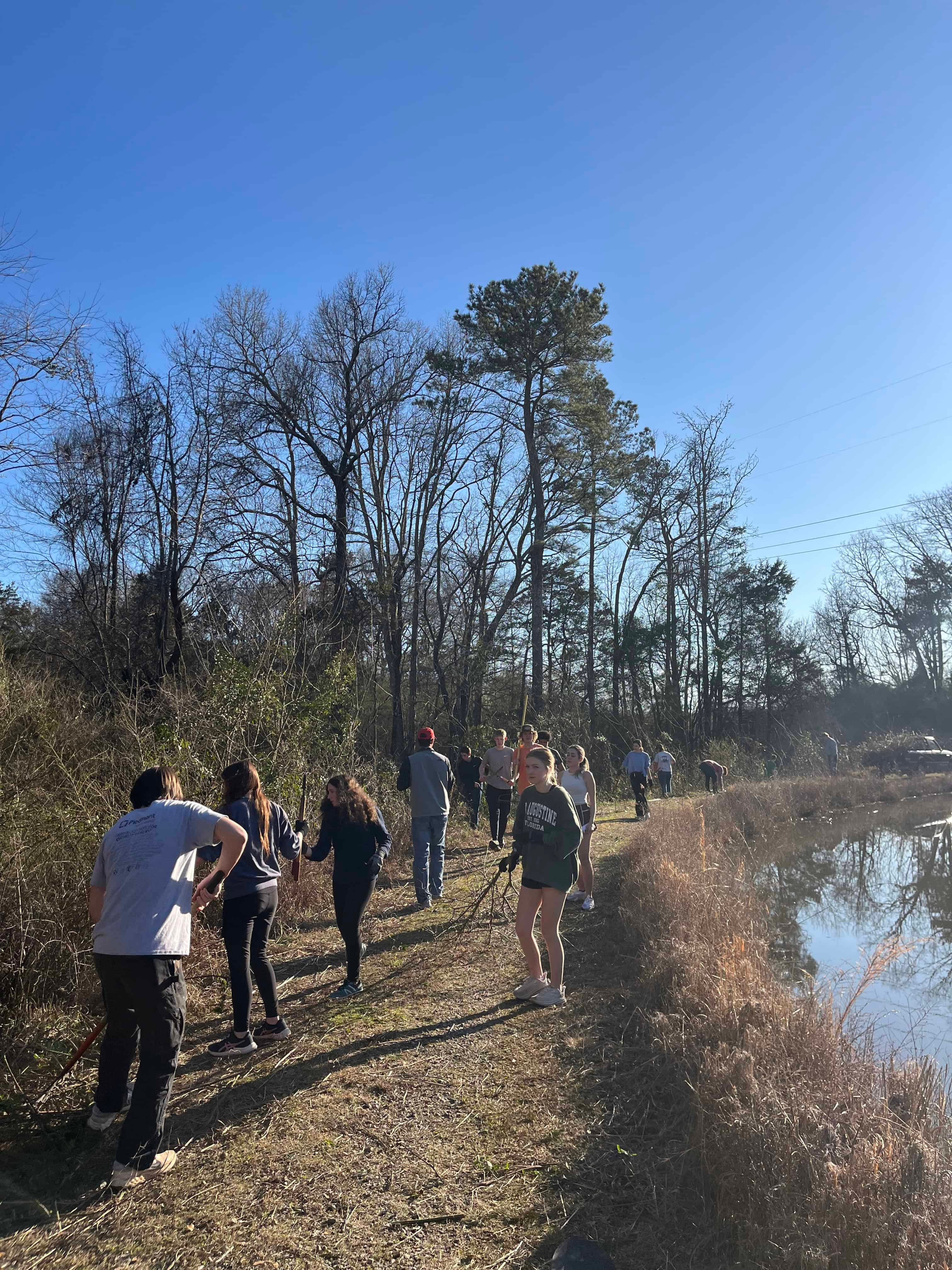 FFA members cleaning up at Hardigree Wildlife Sanctuary.