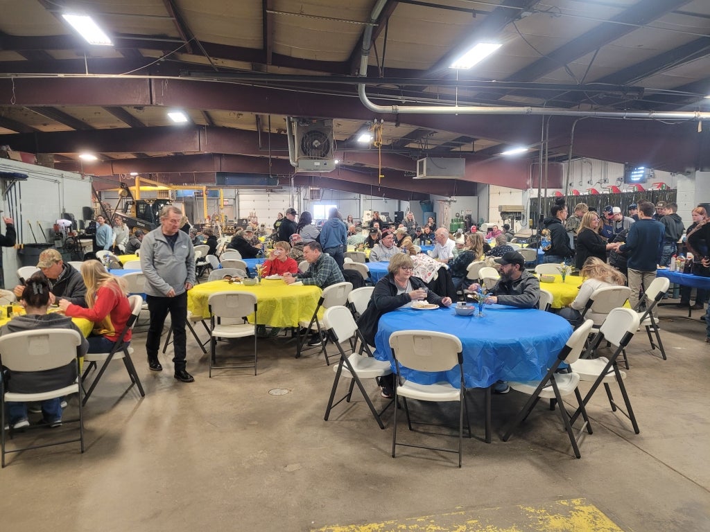 Community members enjoy their breakfast.