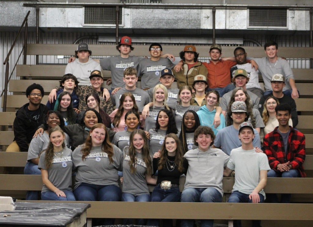 South Lenoir FFA members who helped with the oyster roast.